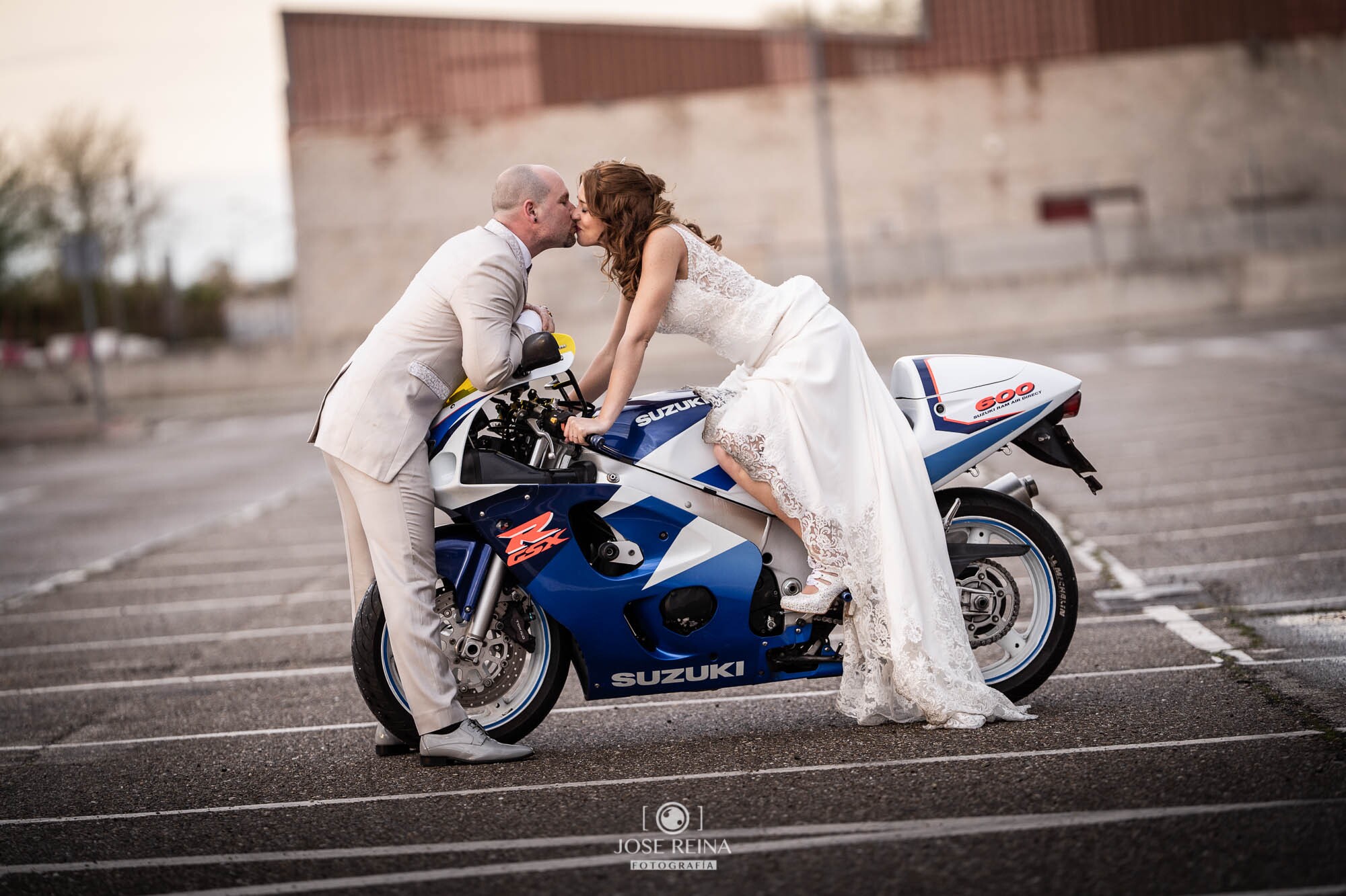 fotografo boda reportaje postboda con moto alcala de henares-16