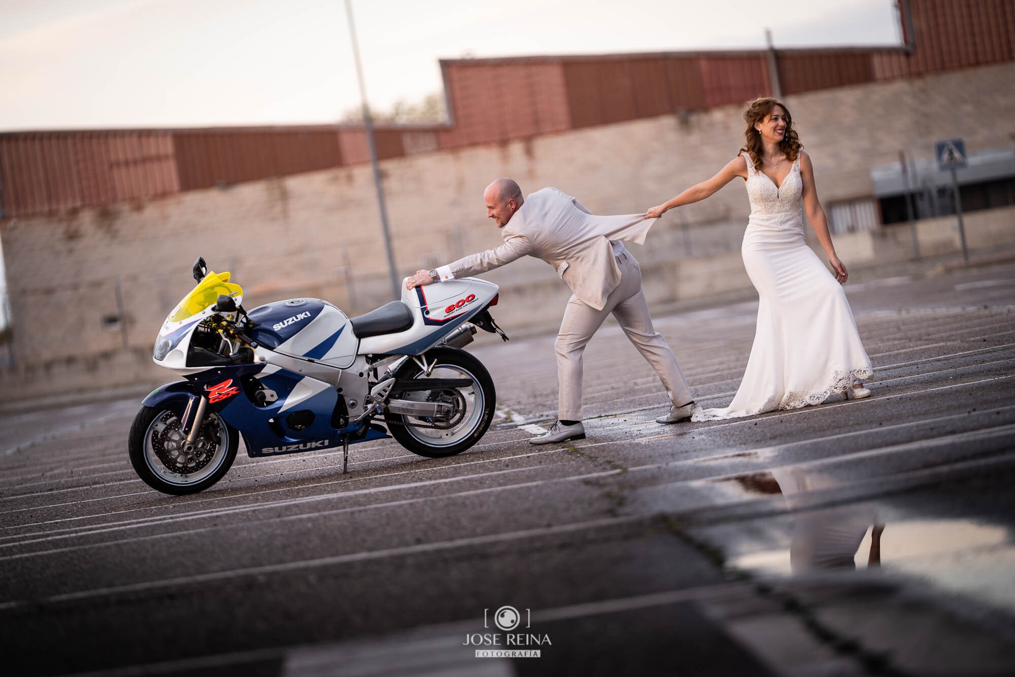 fotografo boda reportaje postboda con moto alcala de henares-18