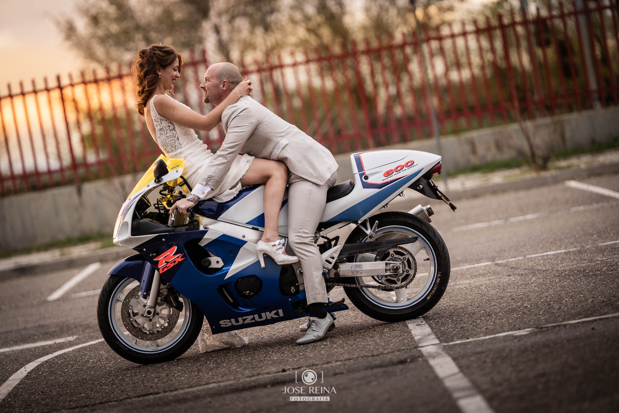 fotografo boda reportaje postboda con moto alcala de henares-23