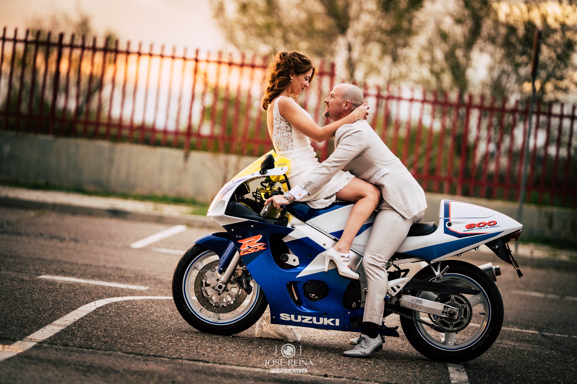 fotografo boda reportaje postboda con moto alcala de henares-24