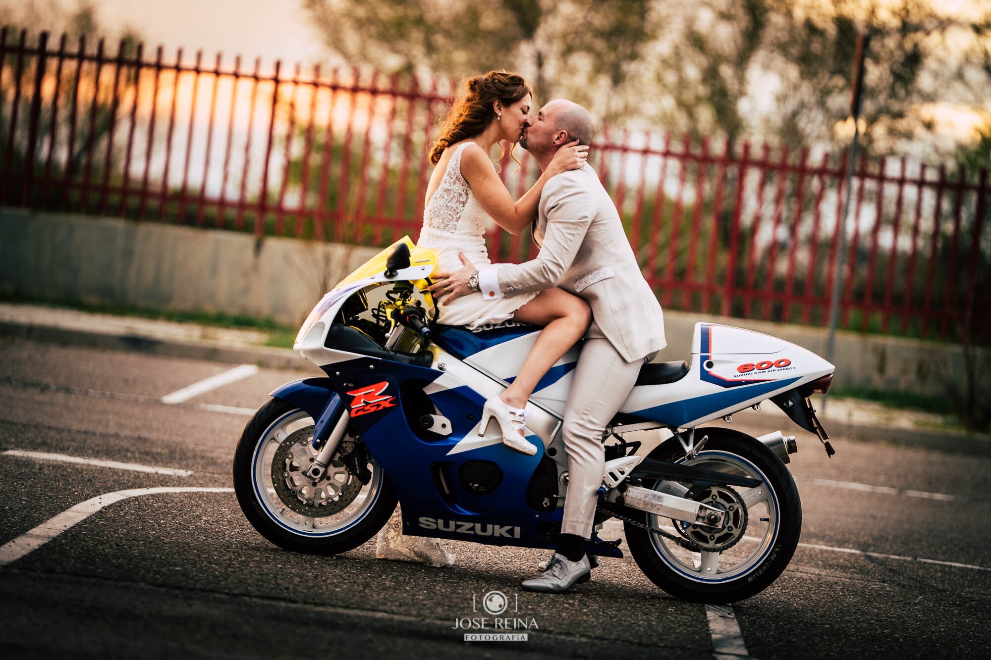 fotografo boda reportaje postboda con moto alcala de henares-25