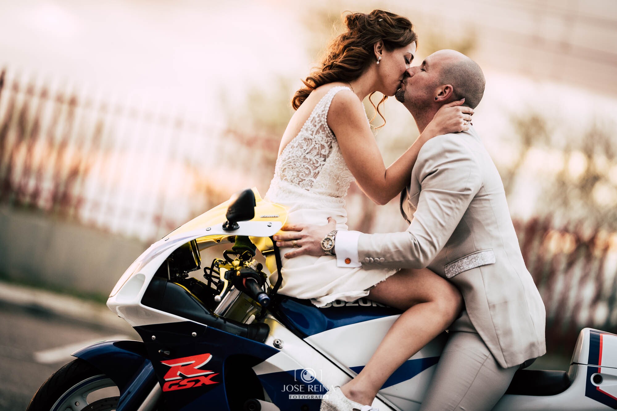 fotografo boda reportaje postboda con moto alcala de henares-28