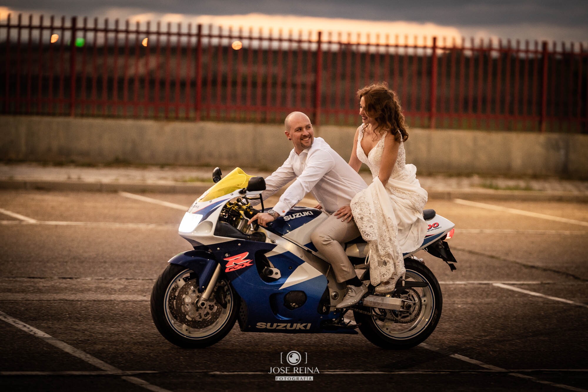 fotografo boda reportaje postboda con moto alcala de henares-52