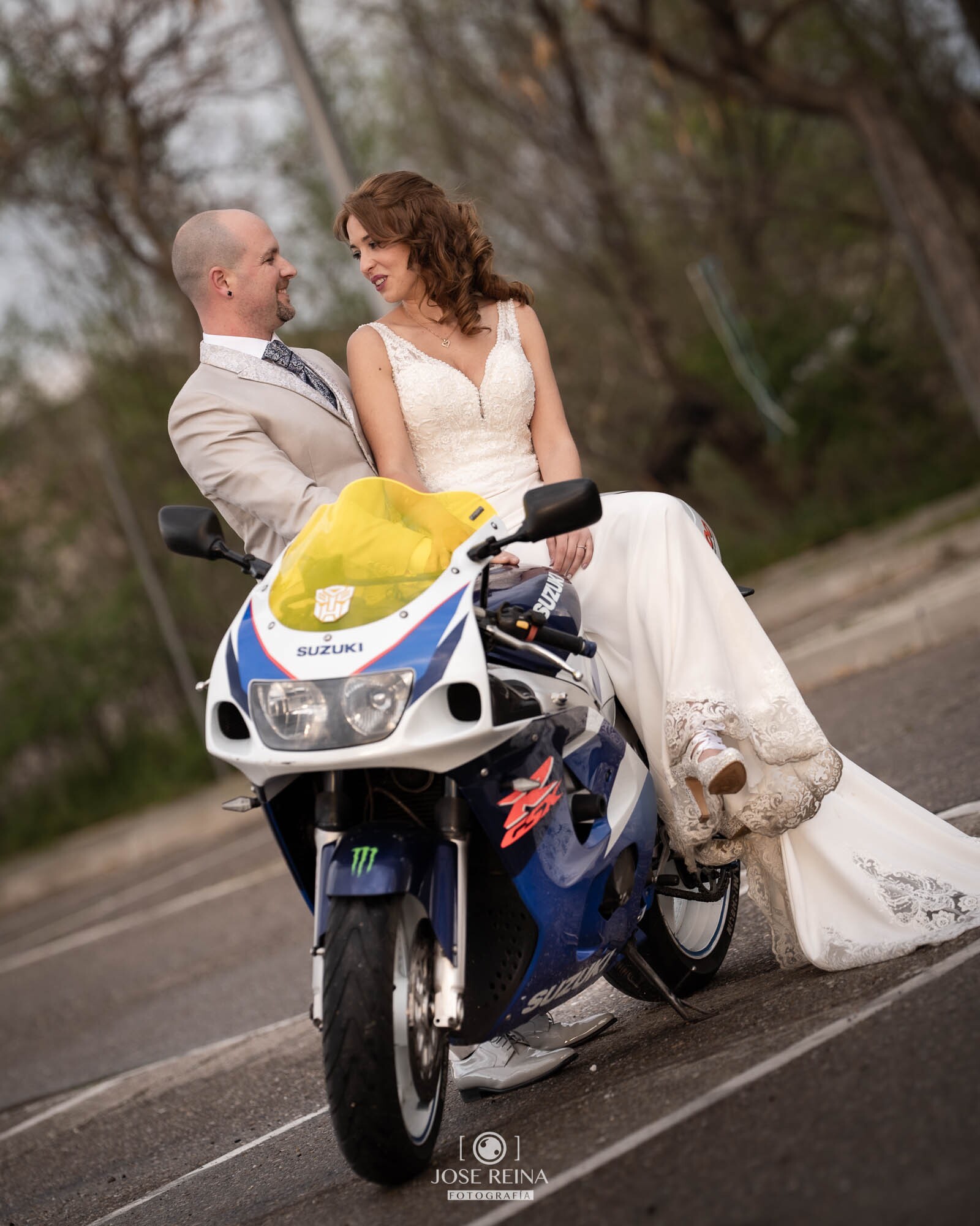 fotografo boda reportaje postboda con moto alcala de henares-5