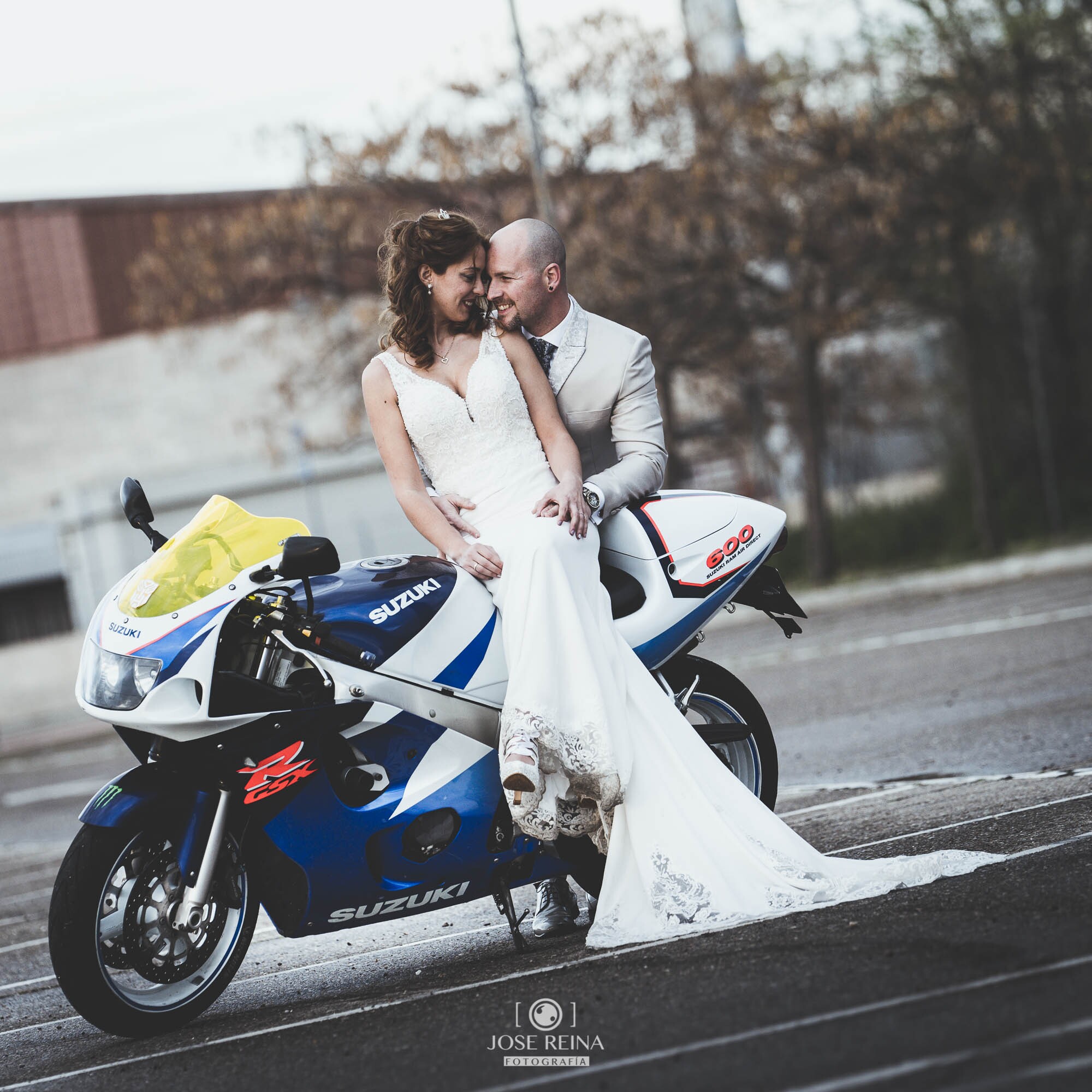 fotografo boda reportaje postboda con moto alcala de henares-9